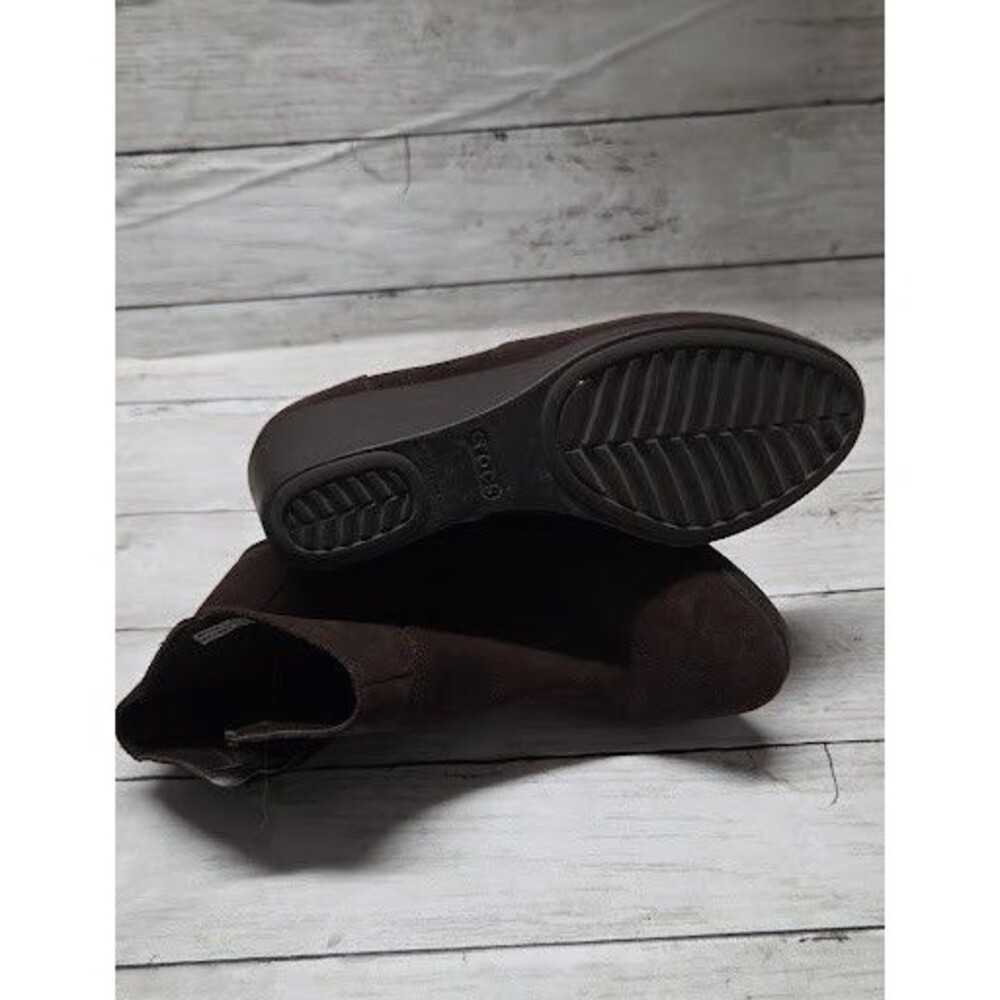 Crocs Leigh Synthetic Suede Wedge Booties Womens Size 9 Brown Ankle Boots 203418 - Picture 2 of 9